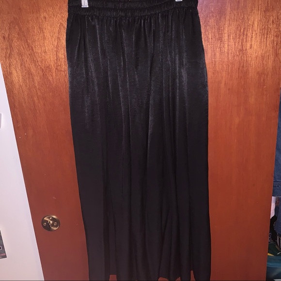 Uniqlo Gather Skirt - Picture 2 of 6